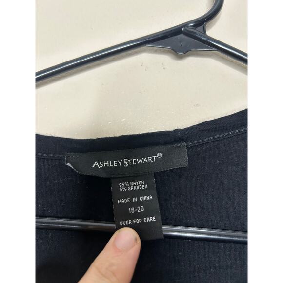 Women’s Size 18-20 Ashley Stewart Fearless Cursive Sequin Flowy Black Shirt - Picture 2 of 3